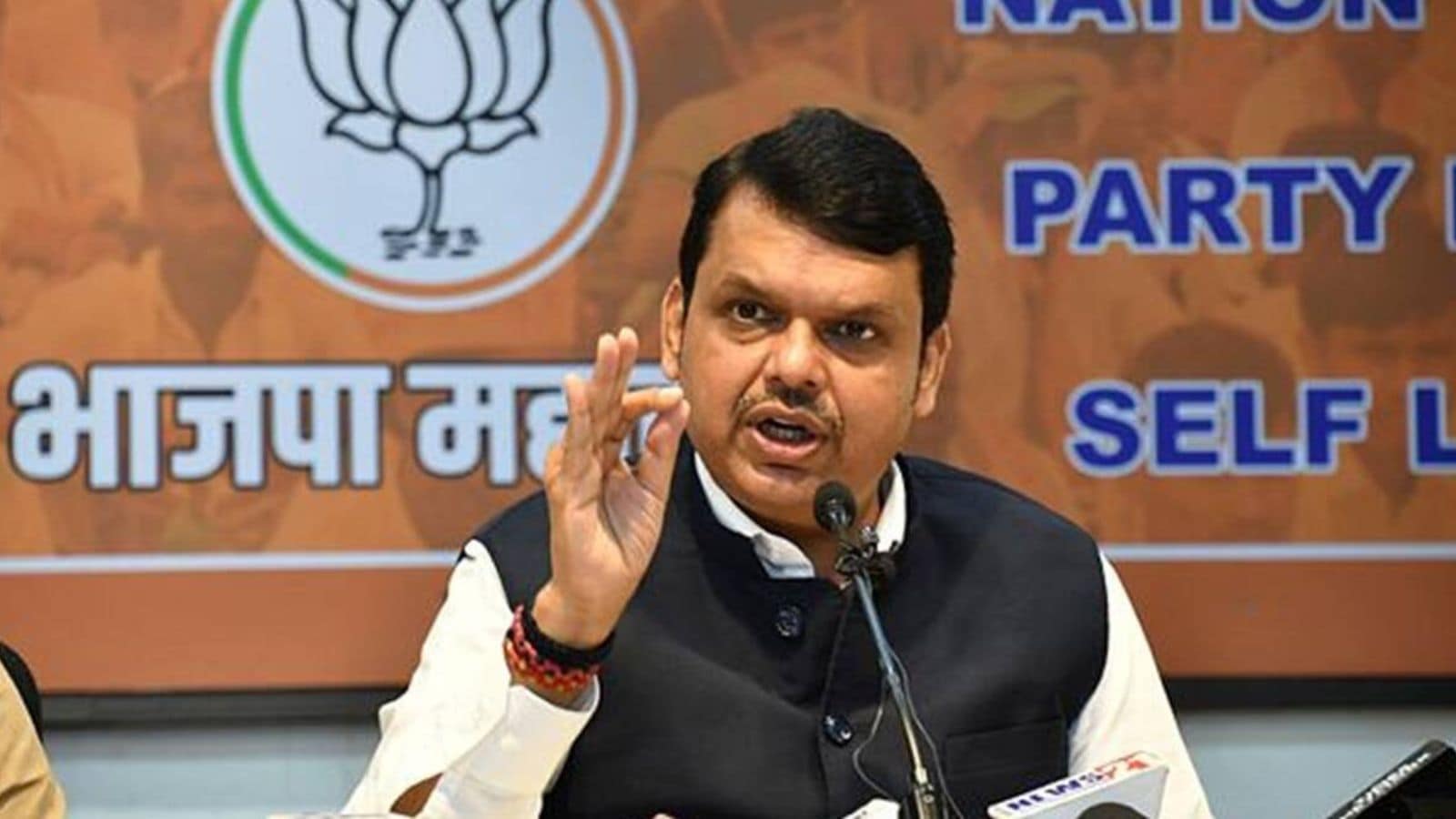 CM Fadnavis in damage control after spiritual leader's Shivaji Maharaj comment