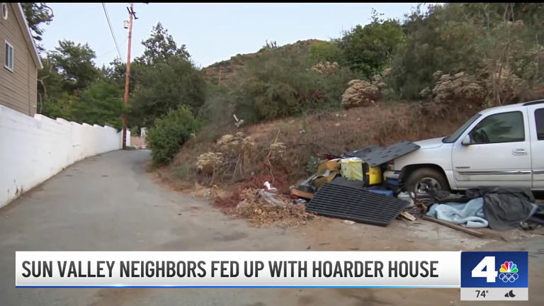 Fire breaks out at Sun Valley 'hoarder house'