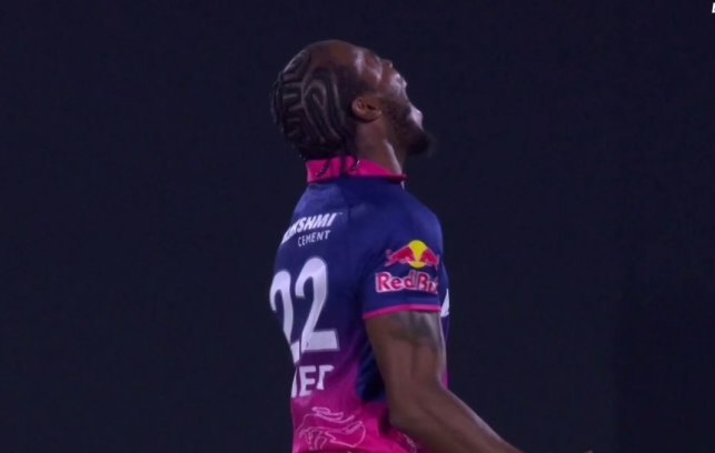 [WATCH] Jofra Archer reacts in angst as Travis Head escapes golden duck ...