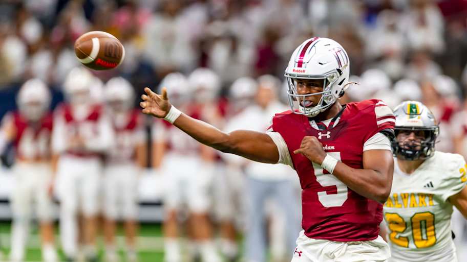 No. 1 college football QB prospect announces commitment after heated ...