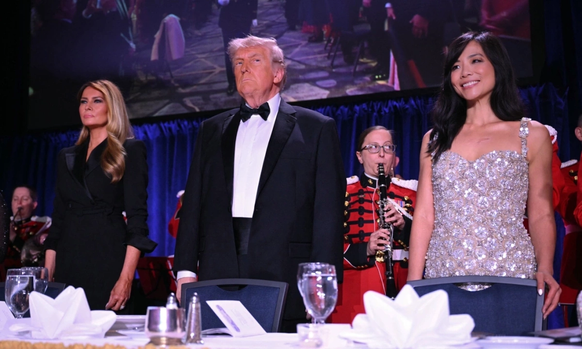 Ông Trump được mật vụ sơ tán khỏi bữa tiệc sau vụ nổ súng