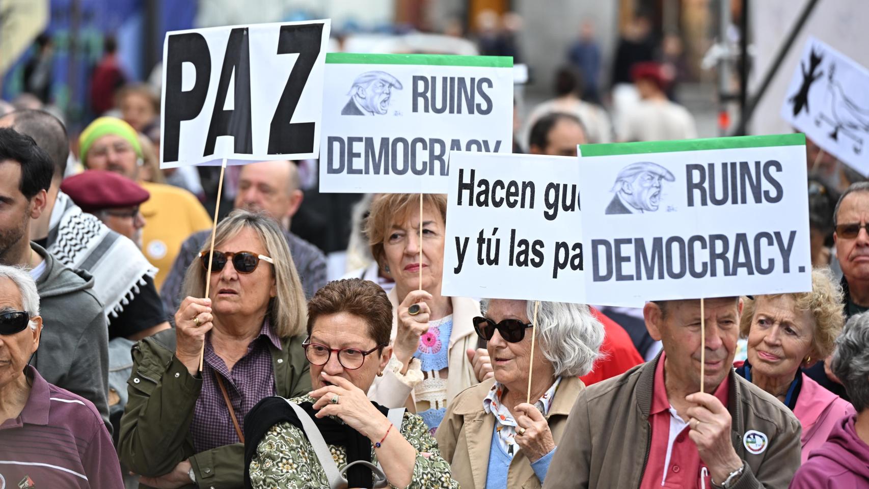 Pinchazo en la convocatoria de la plataforma 'Parar la guerra', a pesar ...