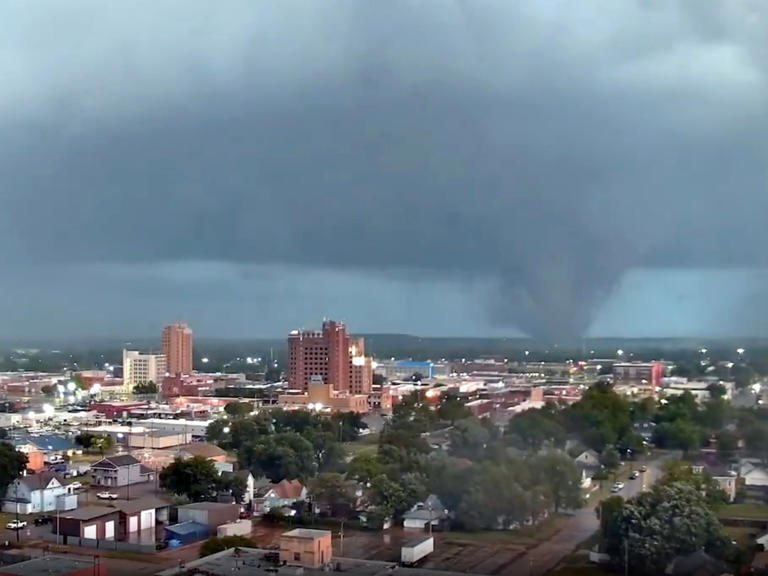 Almost 27 million on alert for severe weather outbreak in parts of US