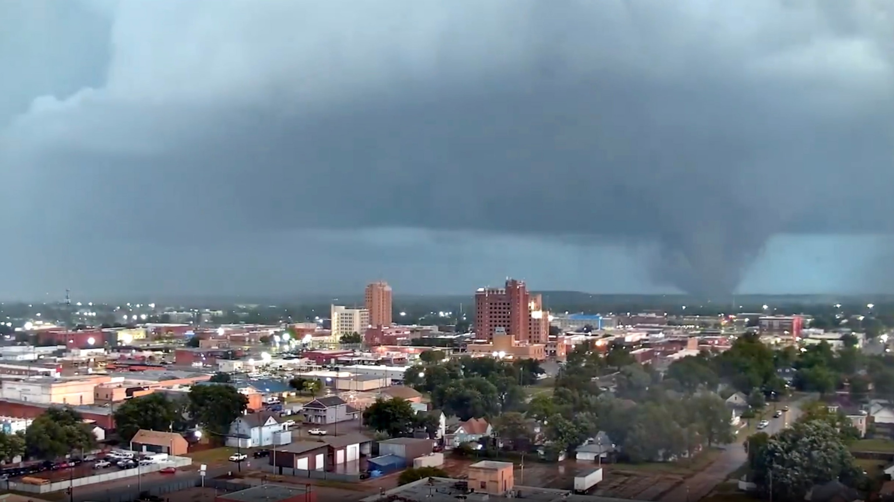 Almost 50 million Americans on alert for severe weather outbreak in Plains, Midwest