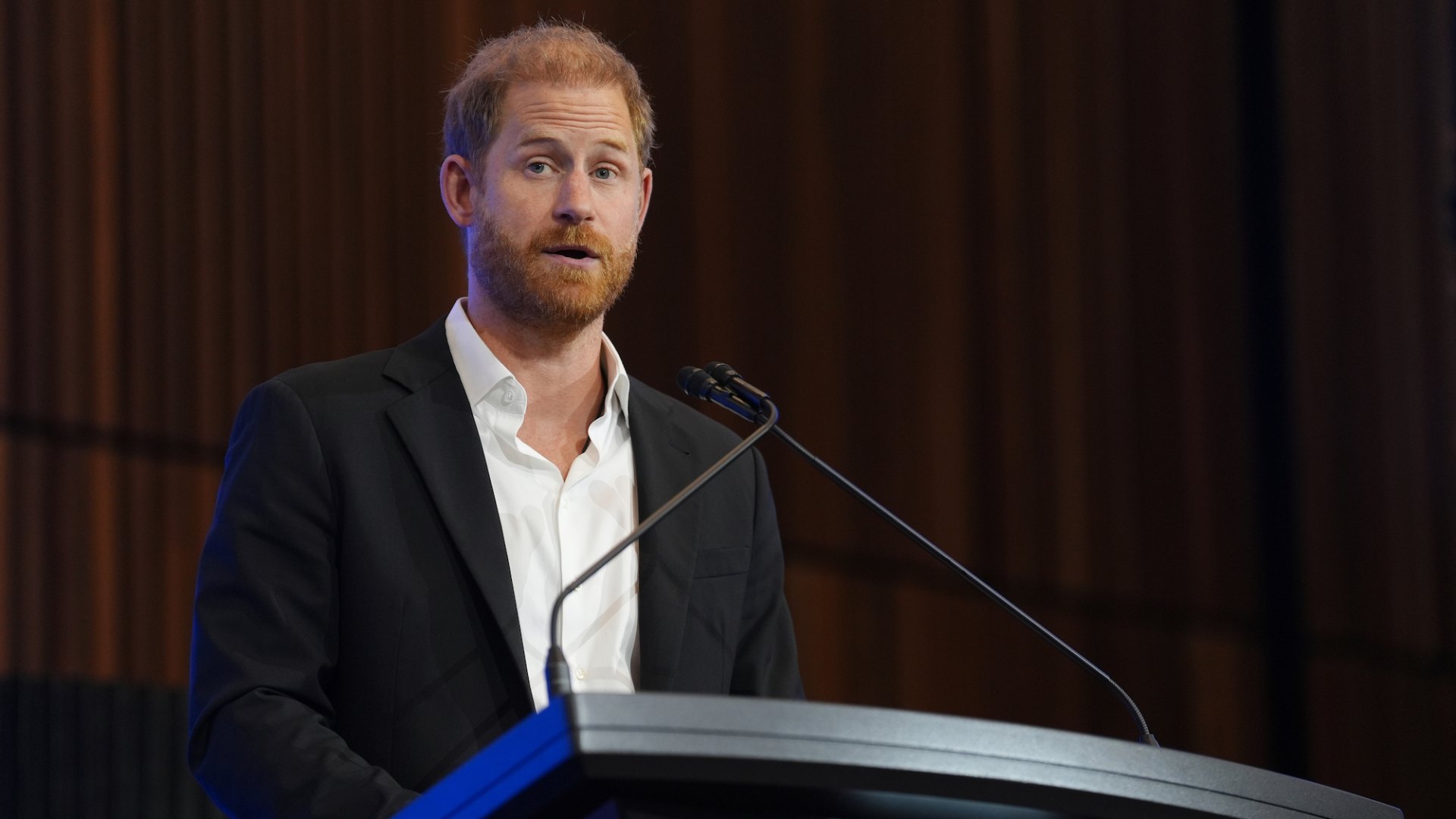Does Prince Harry still identify as a working royal after 2020 step-down?