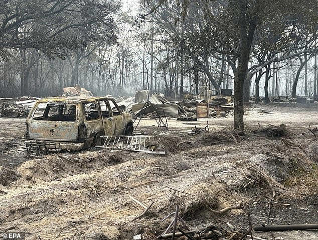 Wildfires tear through Florida and Georgia, killing at least one and ...
