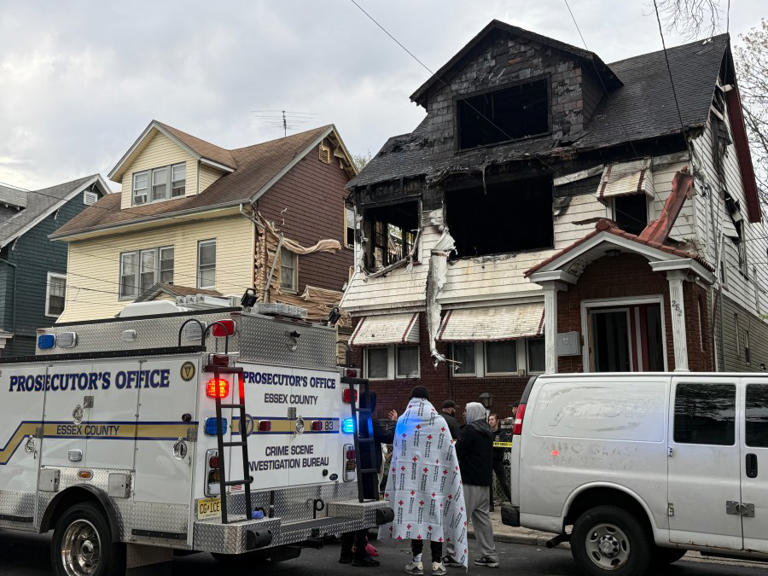 Woman killed in overnight house fire in Newark: officials