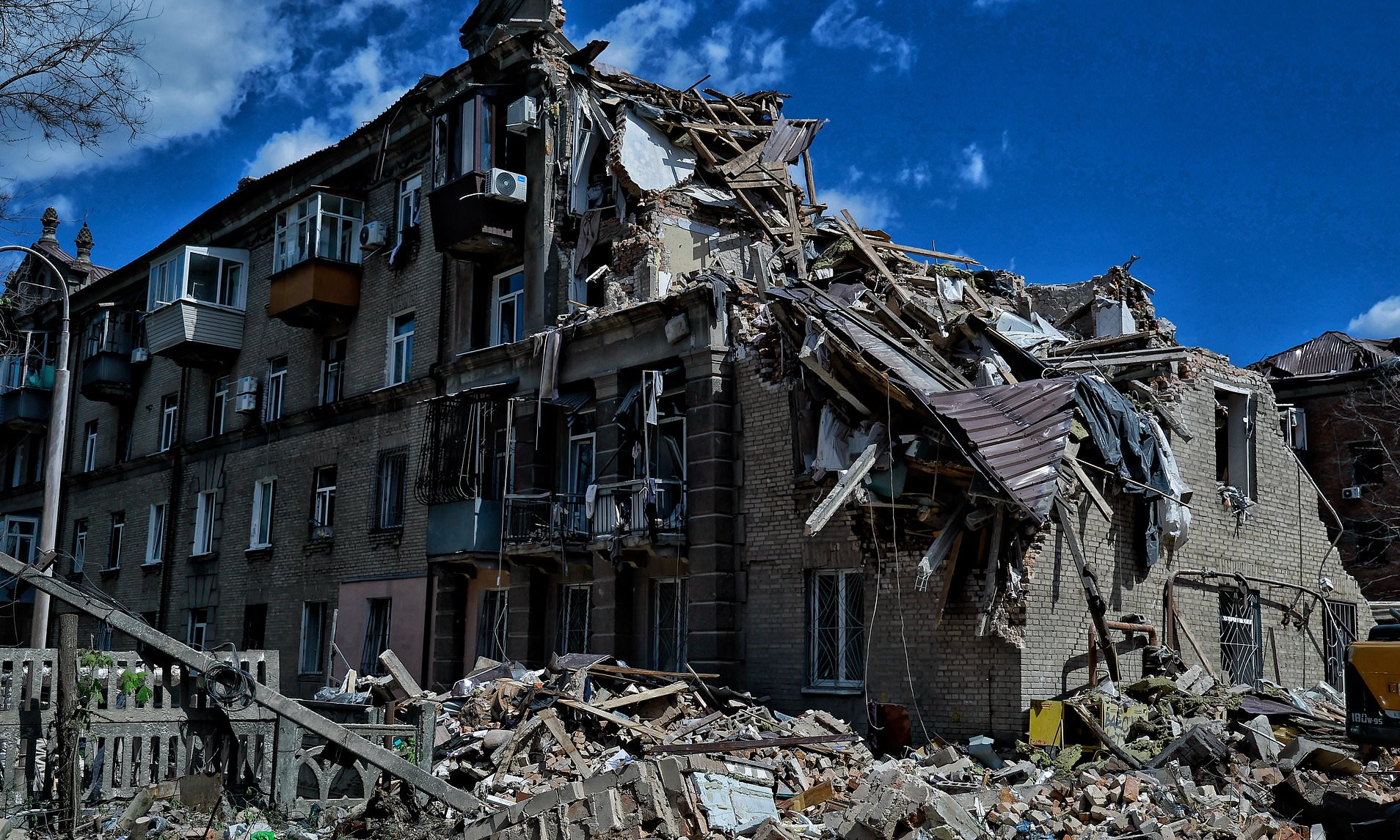 Ten people are killed and dozens injured in Ukraine after Russian drone ...