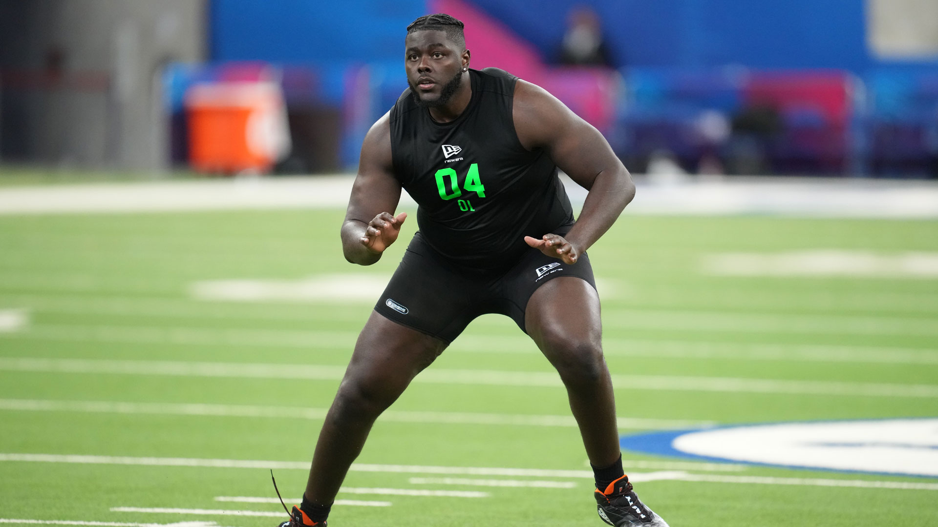 Diving into Markel Bell's 'unusual' size that overwhelms defenders