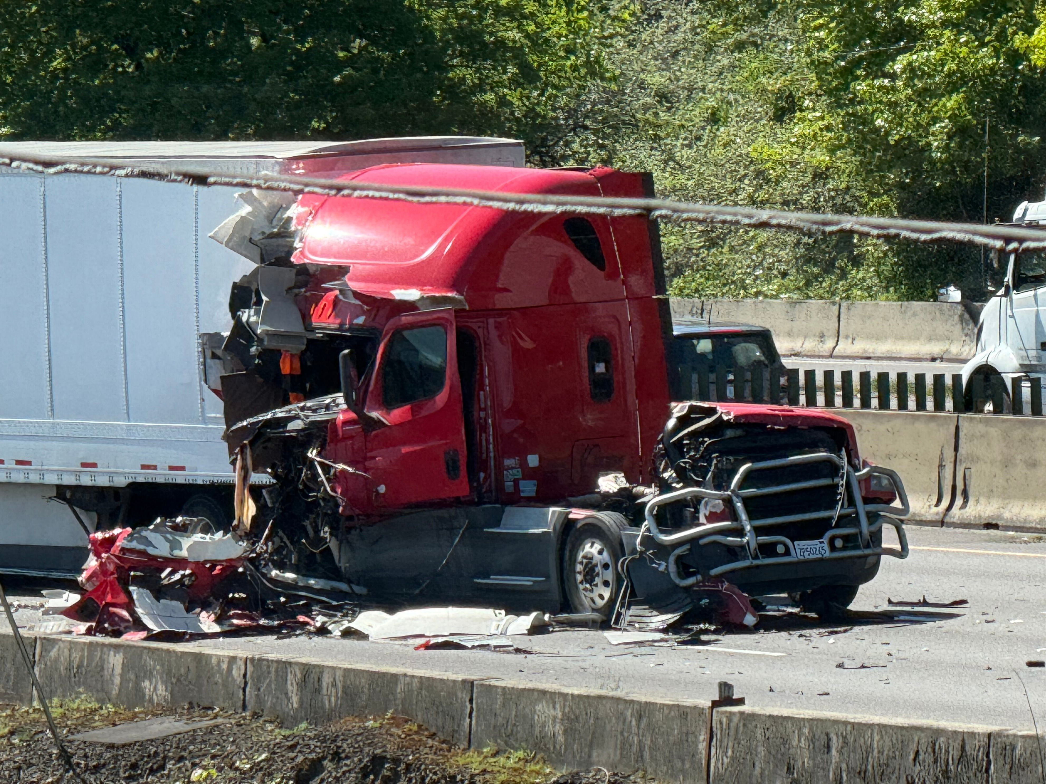2 hurt in crash between 2 semis on I-5 North in SW Portland