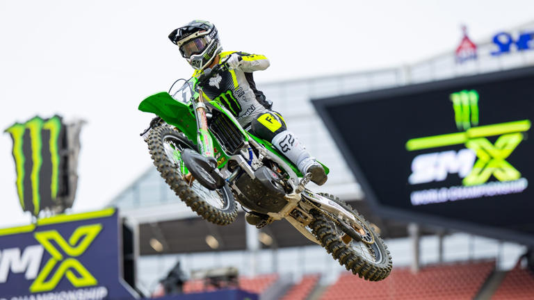 Nicholas Romano, Seth Hammaker win Philadelphia Supercross 250 heats
