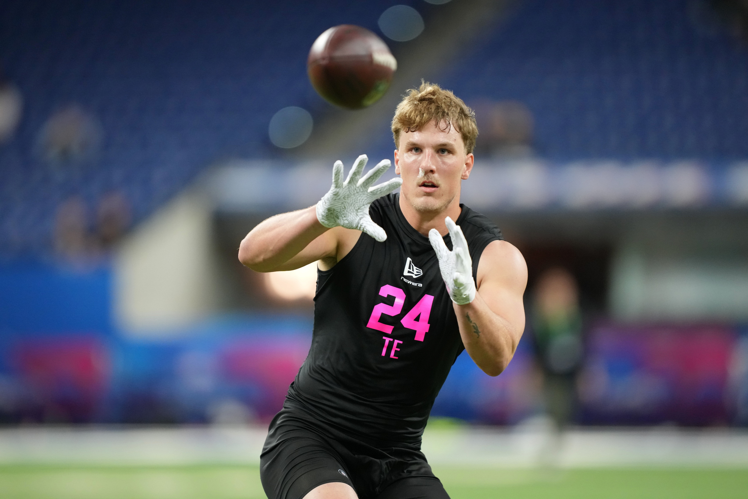 Bucs trade up, draft TE Bauer Sharp in round 6