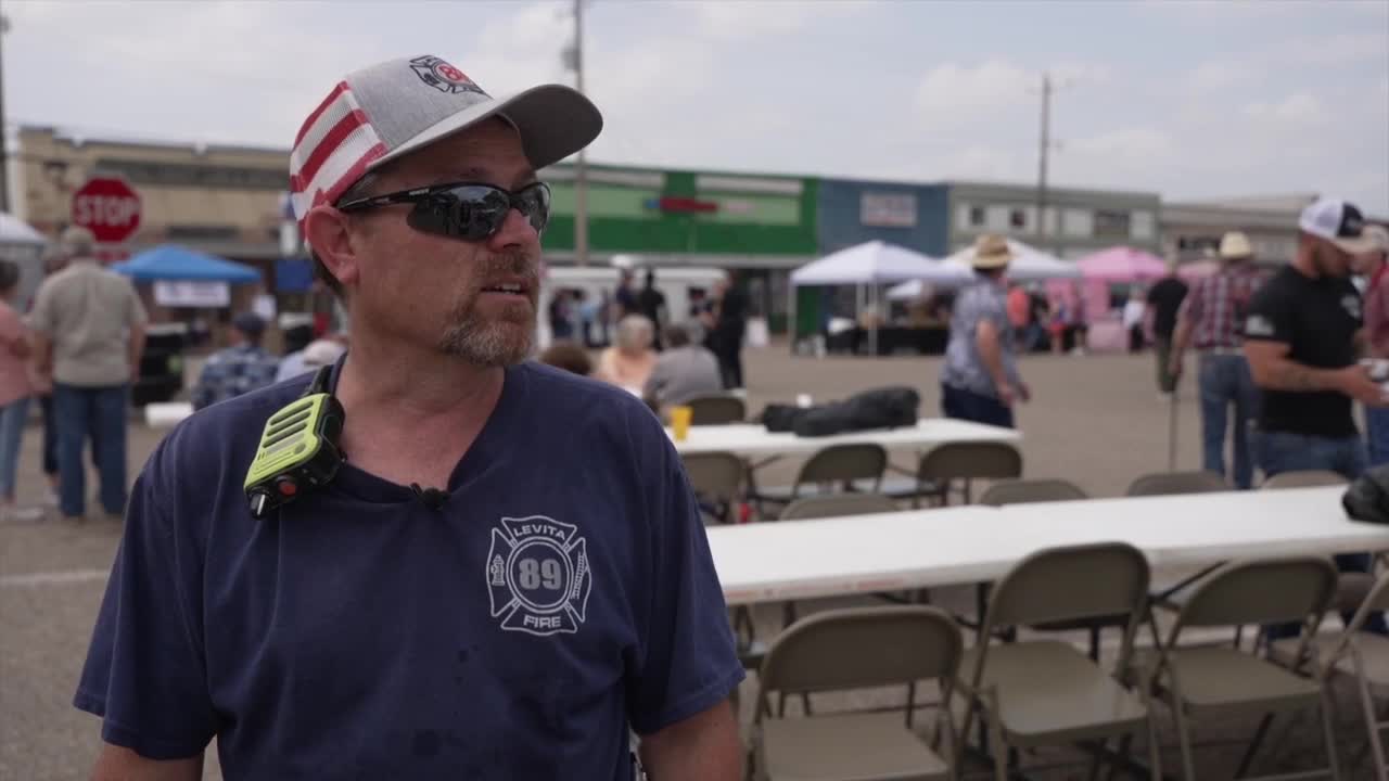 Gatesville community rallies at benefit to support historic square fire ...