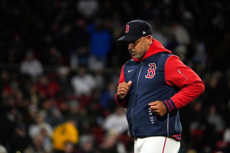 Latest Phillies, Red Sox MLB playoff odds after ruthless manager firings