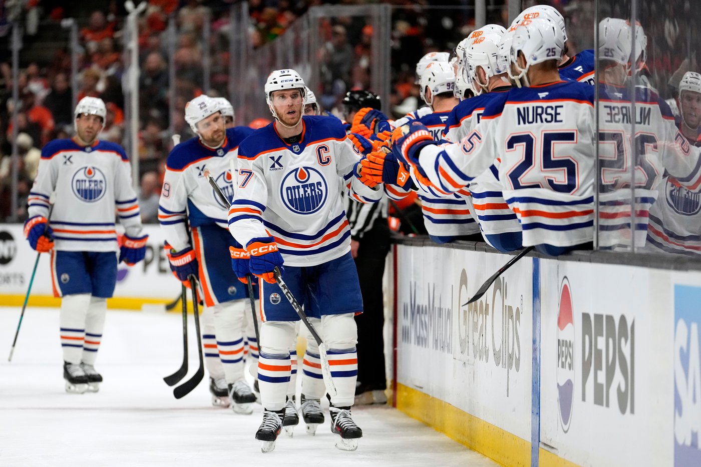 Edmonton Oilers seek to shore up porous defence ahead of Game 4 against ...