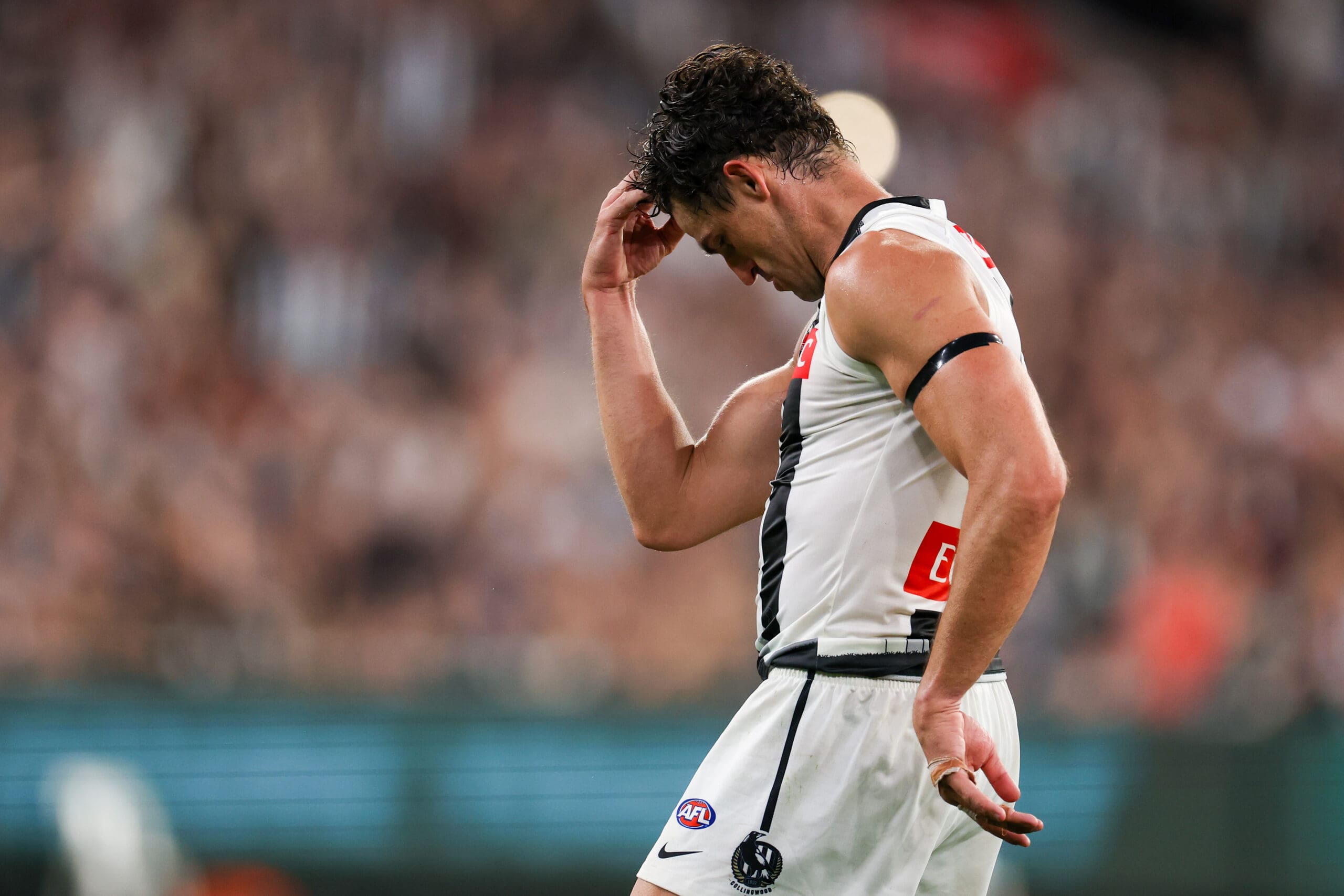 Collingwood and AFL great dominates the biggest H&A game of the season