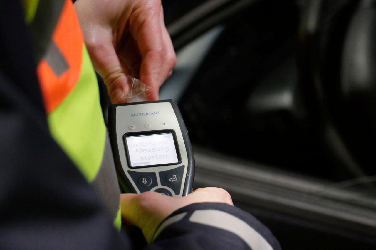 Bekifft, be­trunken und ohne Aus­weis durchs Fahr­verbot