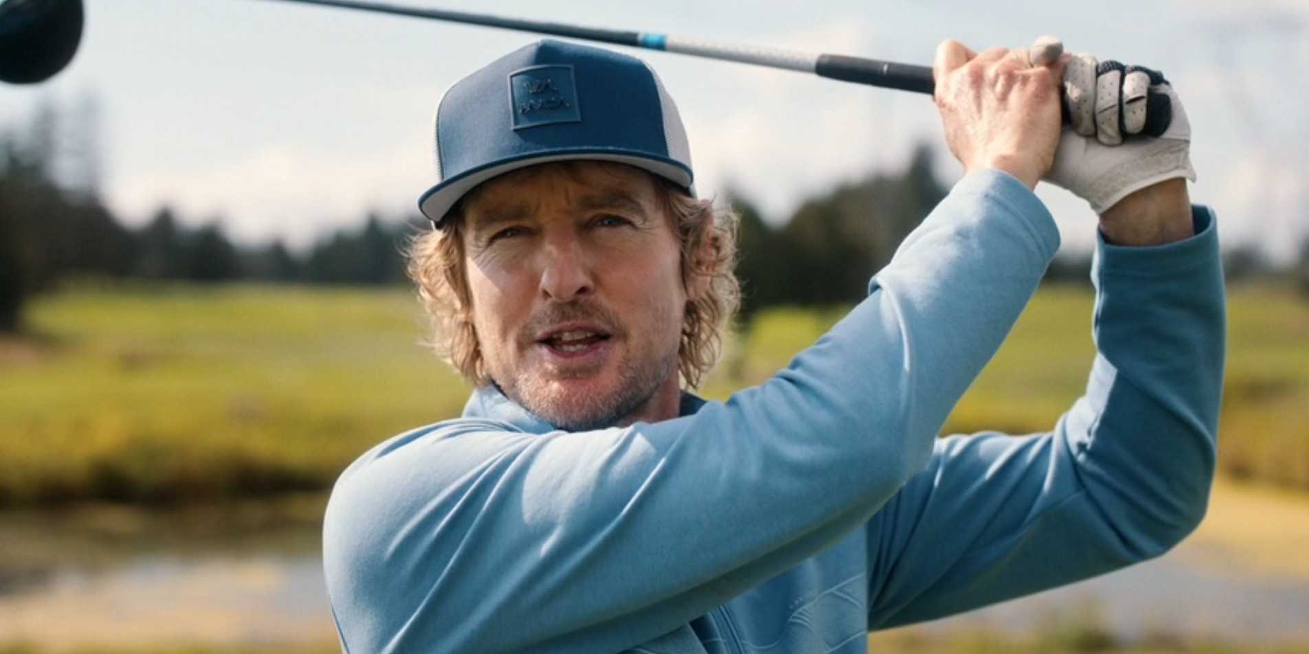Pryce Cahill (Owen Wilson) smiling after swinging a golf club in Stick season 1, episode 10