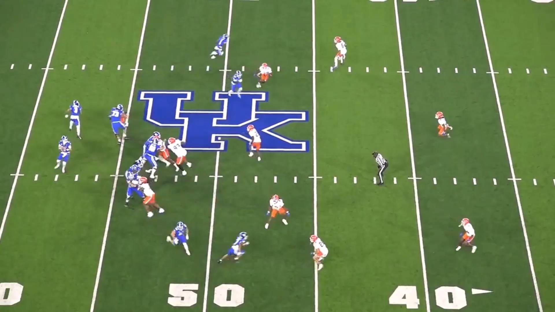 Cowboys Devin Moore (HT/WT 6' 3