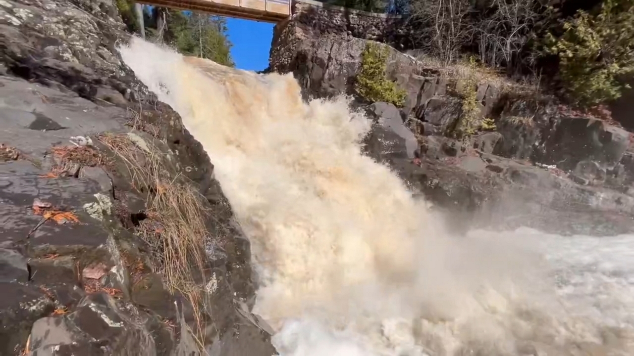 Spring runoff creates powerful cascade at Lester Park in Duluth ...