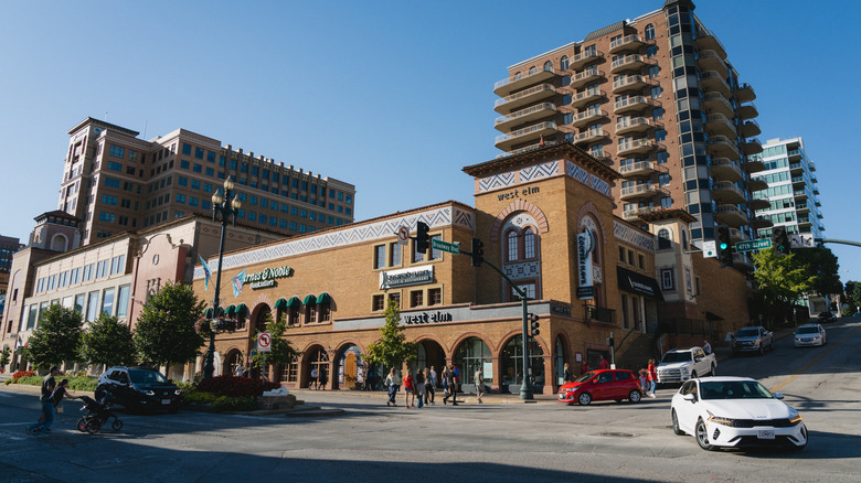 This historic Missouri neighborhood is a highly walkable base in Kansas ...