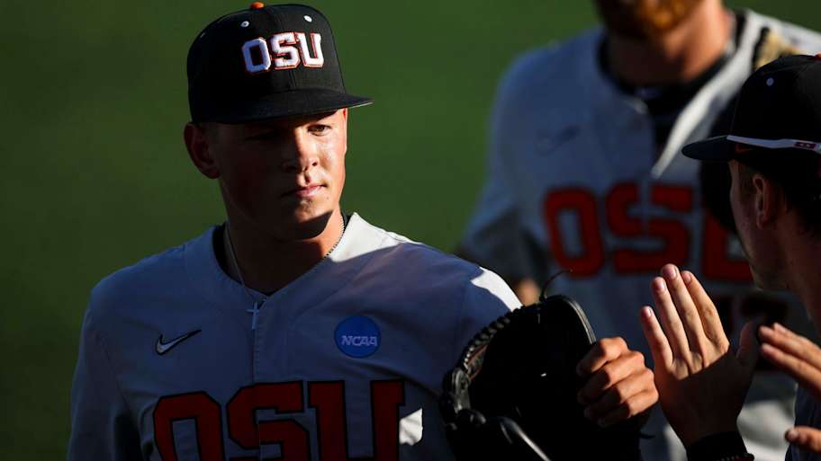 Kleinschmit, Hayes help Oregon State beat Hawai'i 8-1 on Saturday
