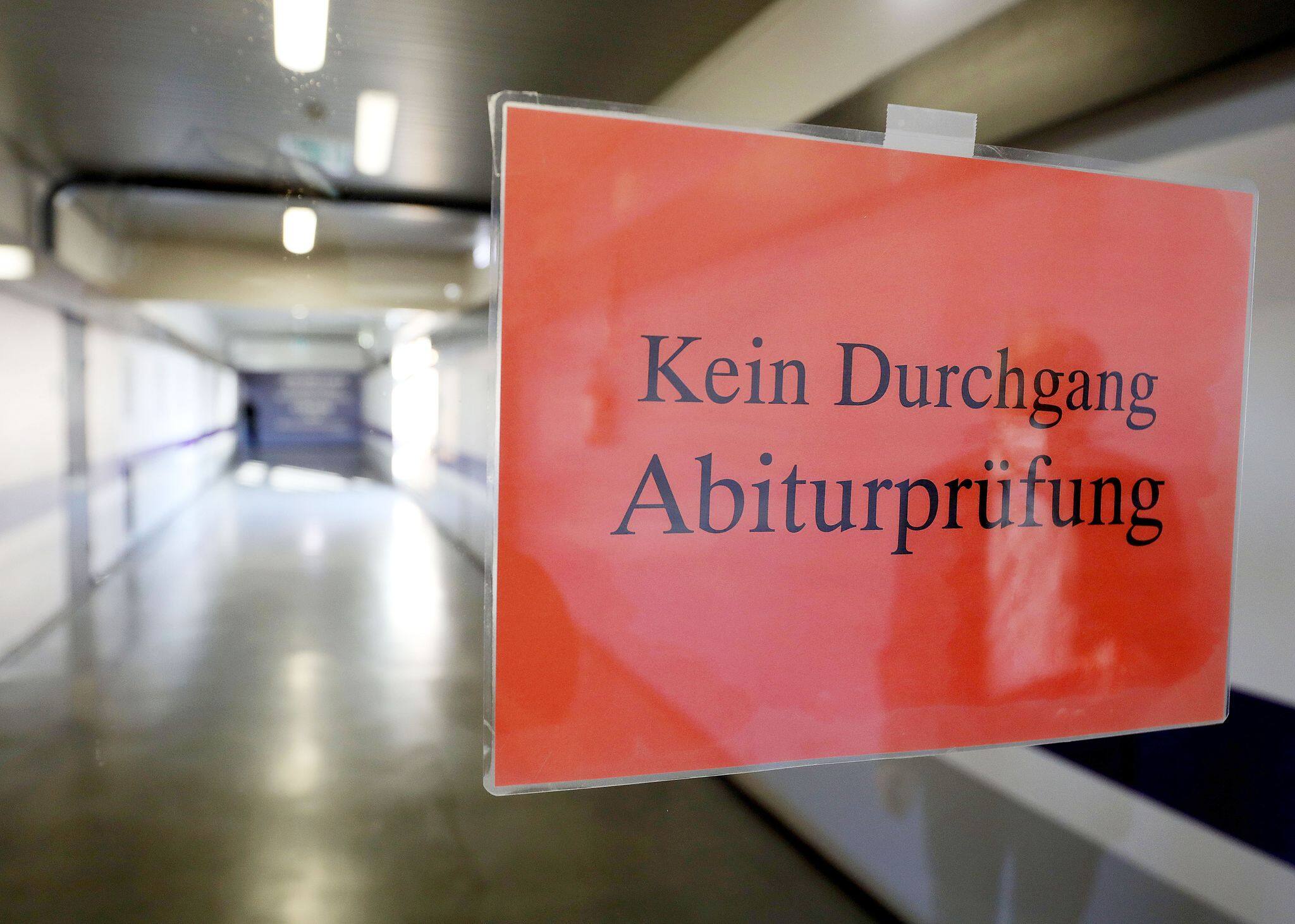 Weniger Aufwand, mehr Erfolg? Was beim Spicken im Abi droht