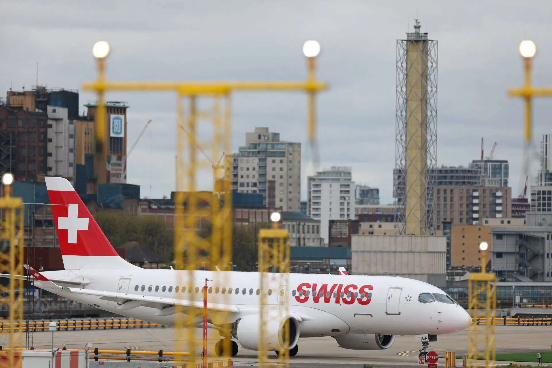 Four passengers, 1 crew member injured after engine failure forces ...