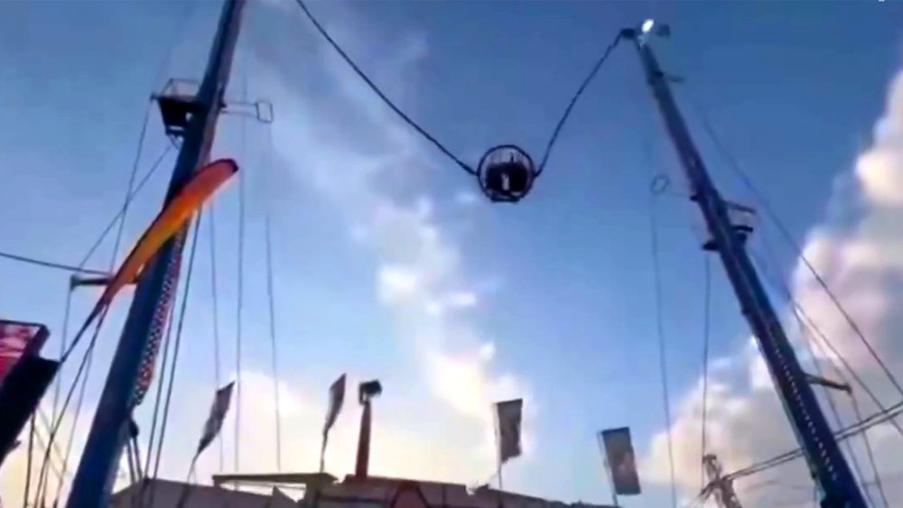 Horror at a fair: Bungee cord suddenly snaps