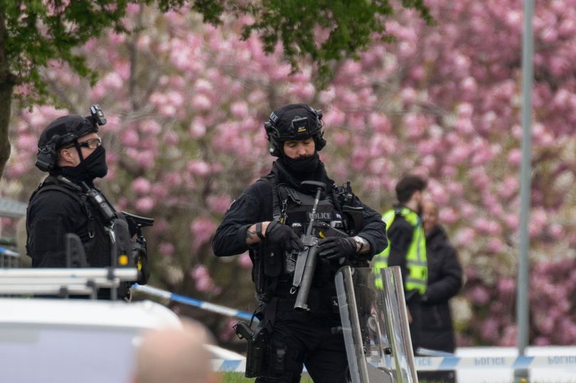 Armed police surround Edinburgh flat in siege after reports of ...