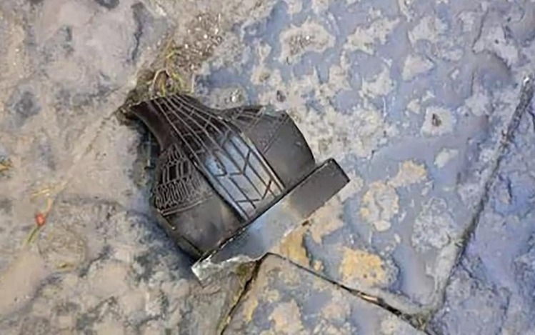 Con ném đồ từ tầng 3 gây chết người, bố mẹ bị truy tố