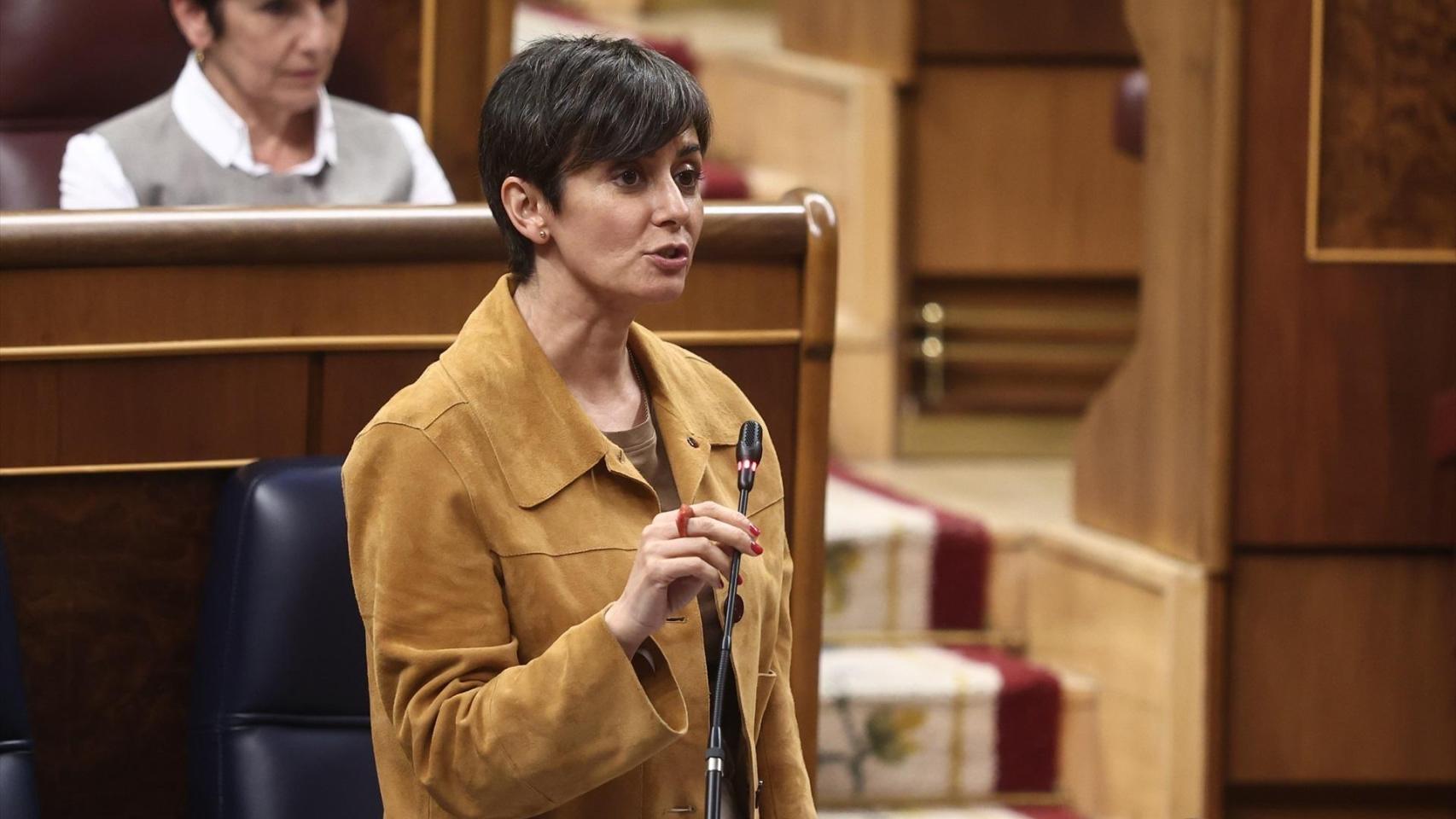 Ya es oficial: la ayuda de 300 euros al mes del Gobierno de España para ...