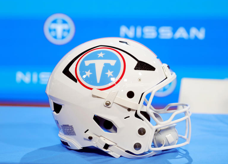 Former Tennessee quarterback receives minicamp invite from Titans