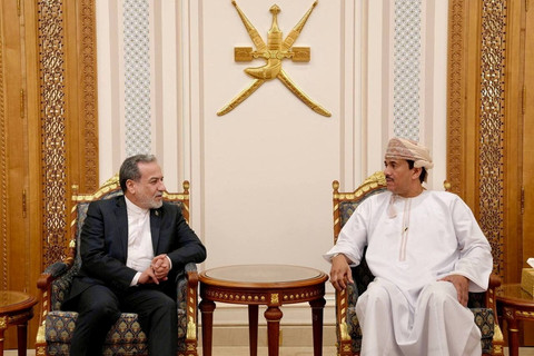Sultan Oman dan Menteri Luar Negeri Iran Bahas Solusi Konflik Regional