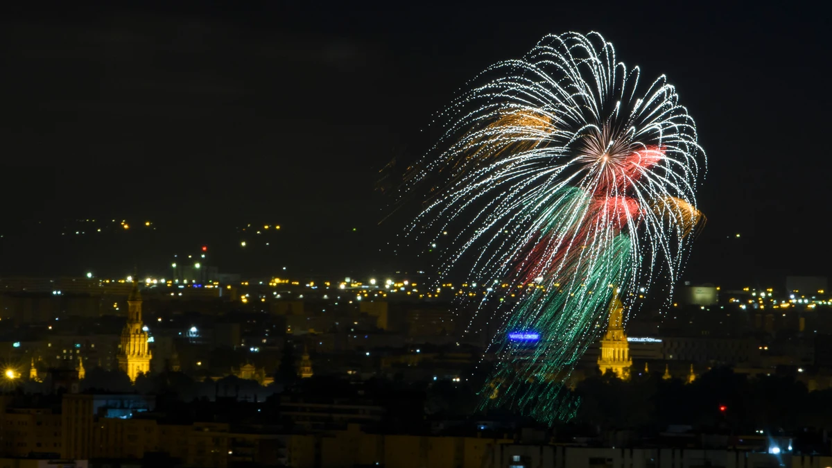 Dónde ver los fuegos artificiales que ponen el colofón a la Feria de ...