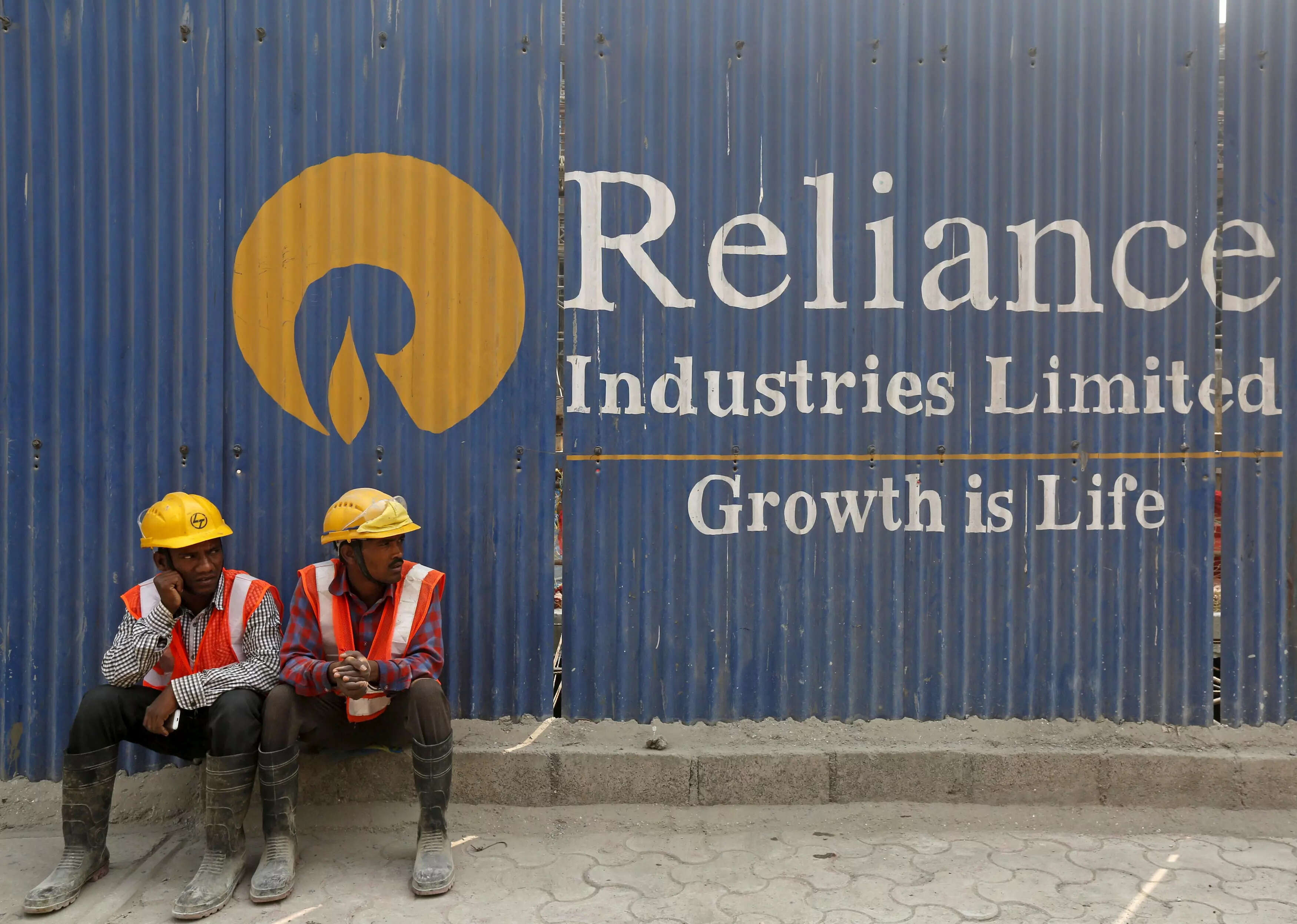 Reliance navigates volatile oil markets with agile sourcing ...