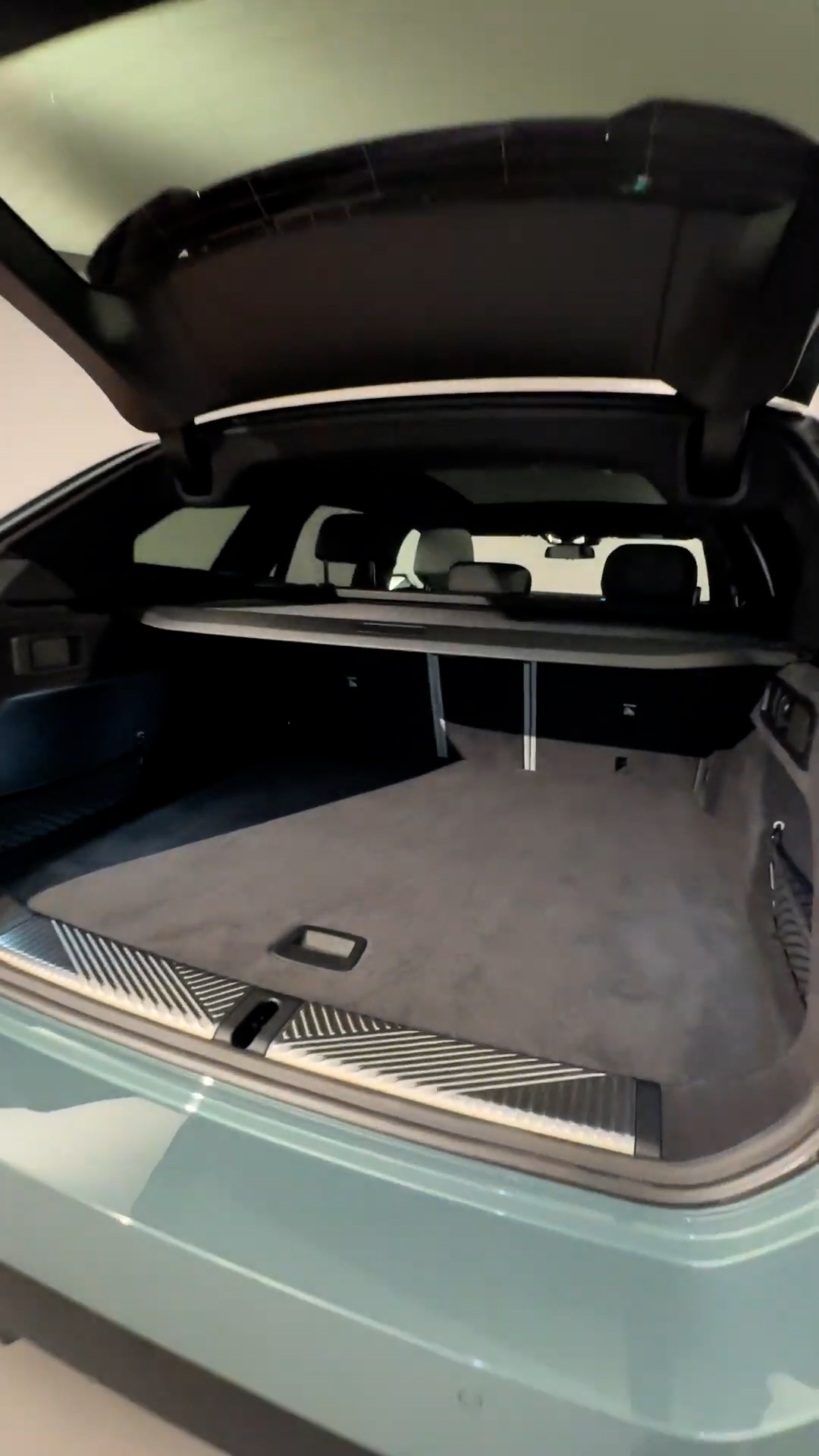 How flexible is the BMW 5 Series Touring cargo space?