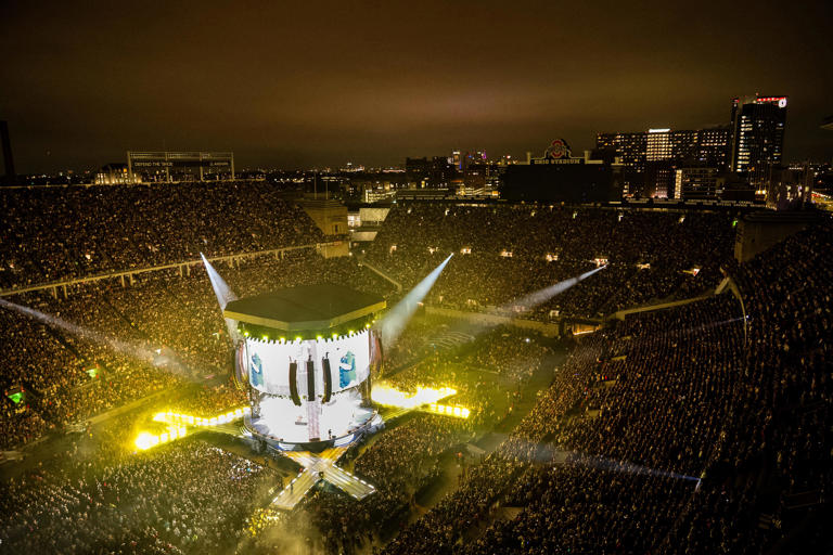 Luke Combs sets Ohio Stadium concert record with nearly 100,000 fans