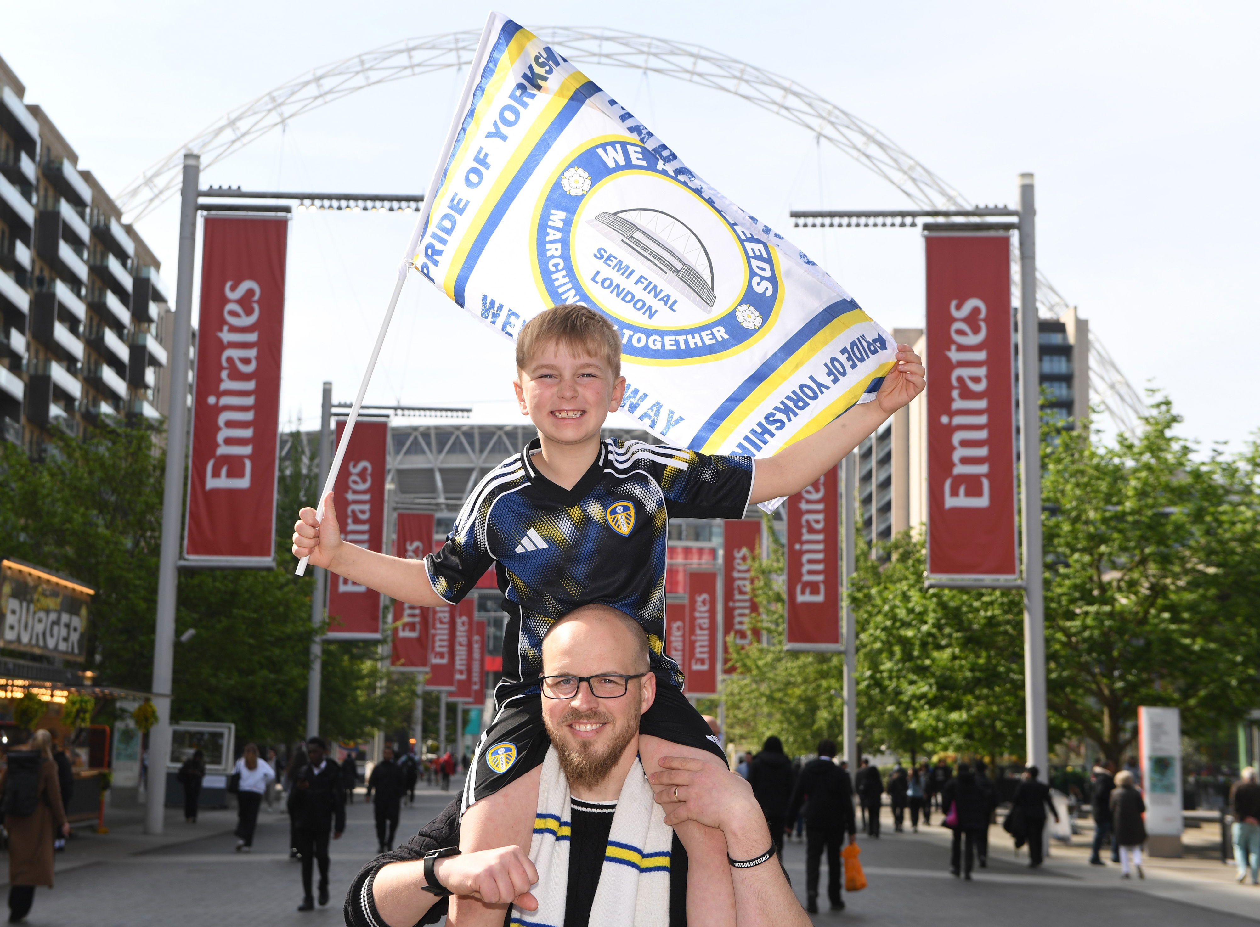 27 glorious pictures of Leeds United fans at Wembley ahead of Chelsea ...