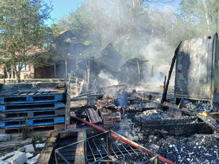 2 structures destroyed by fire in Reelsville