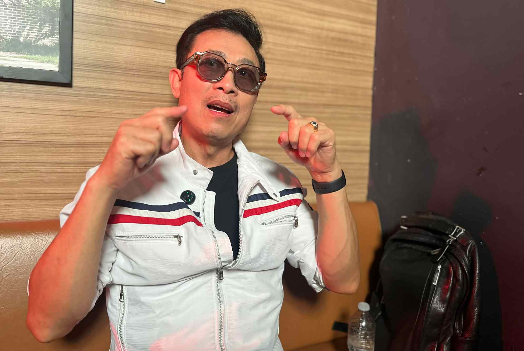 Danh hài Vân Sơn nói lý do mắt bị tổn thương, phải đi gặp bác sĩ gấp