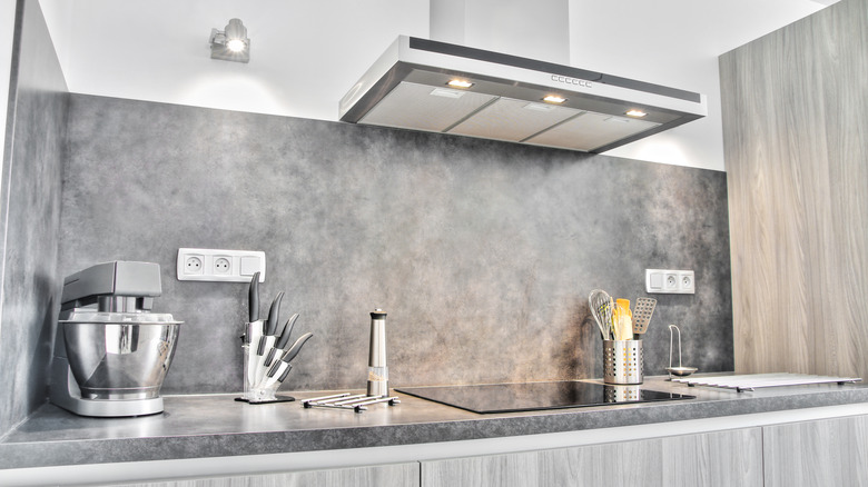 How to pick the best kitchen range hood for style and function