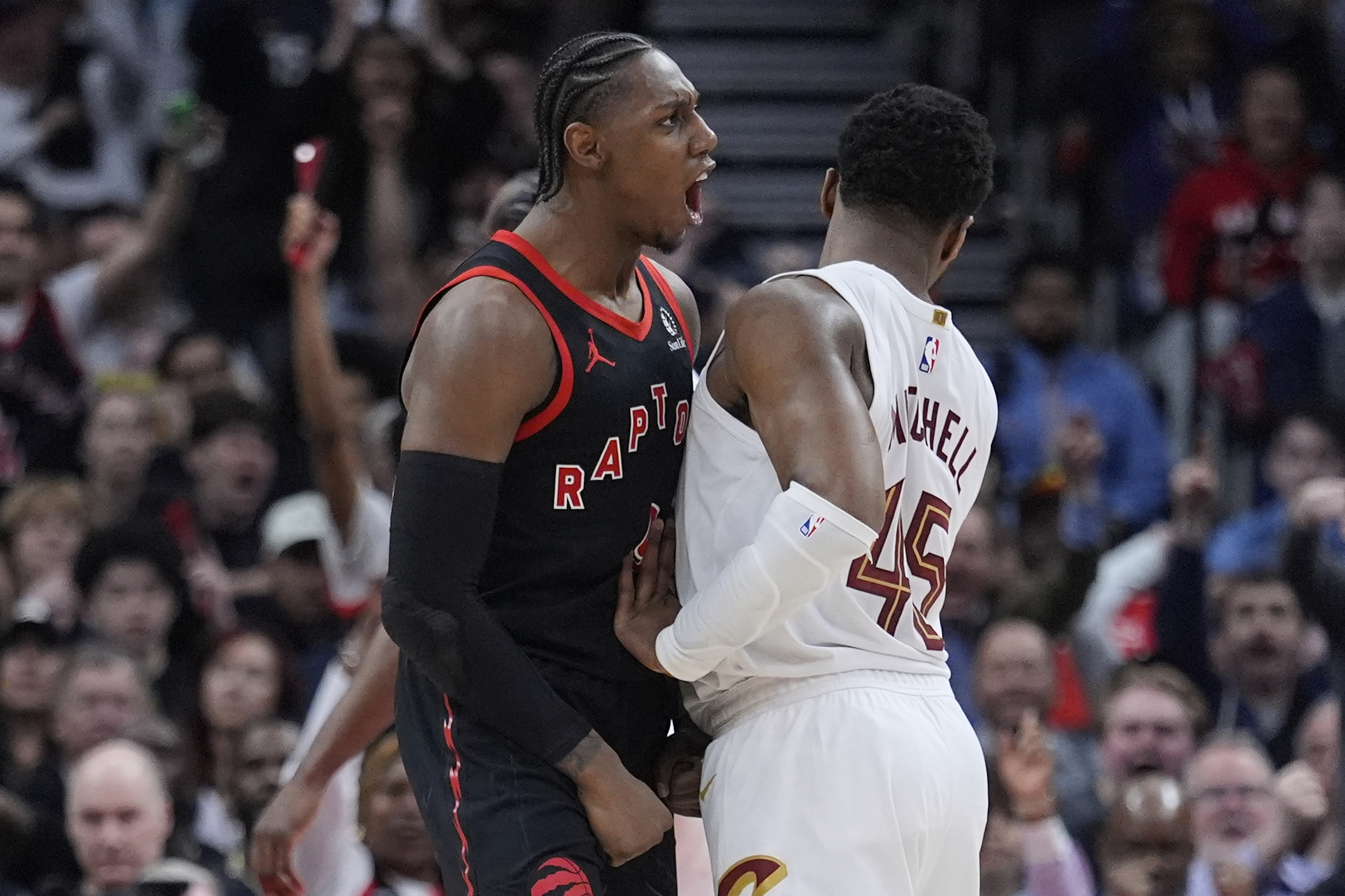 Cavs-Raptors Game 4 halftime dribbles