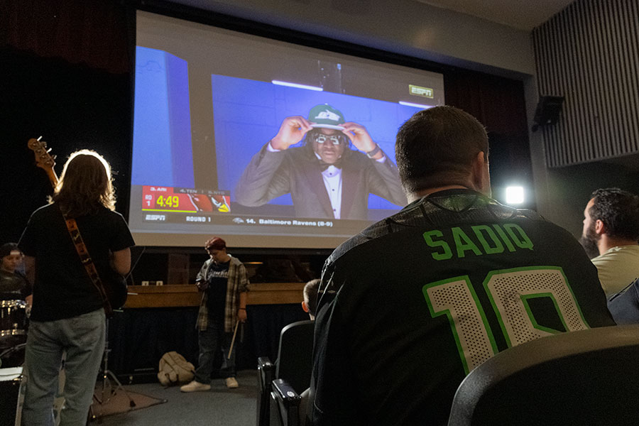 Former Skyline star Sadiq arrives in NFL as Jets’ No. 1 tight end. What ...