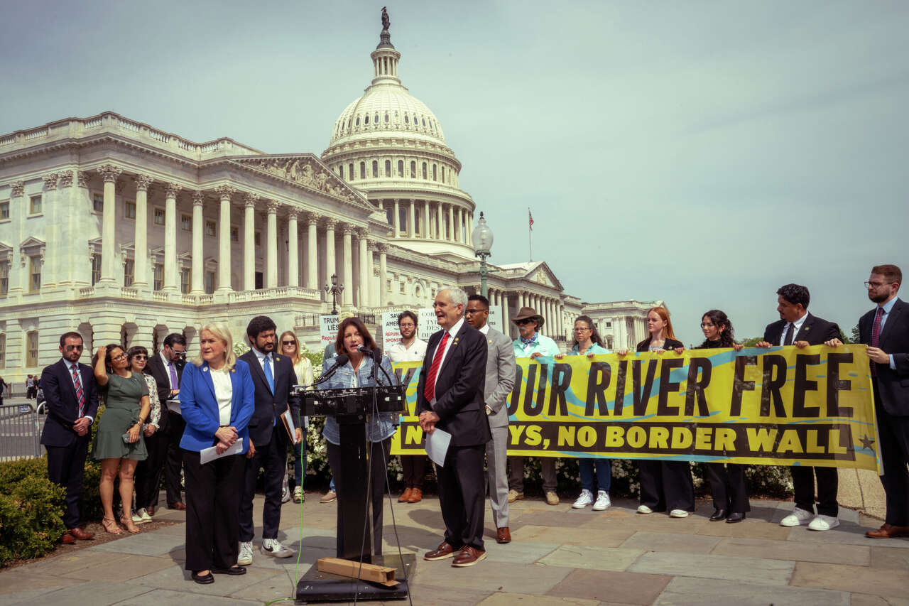 Laredo community voices concerns over border wall plan in DC