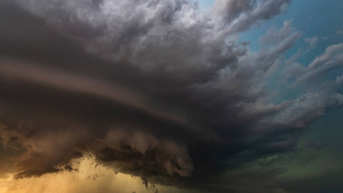Severe weather outbreak in 4 states as 'destructive' 80 mph winds and ...