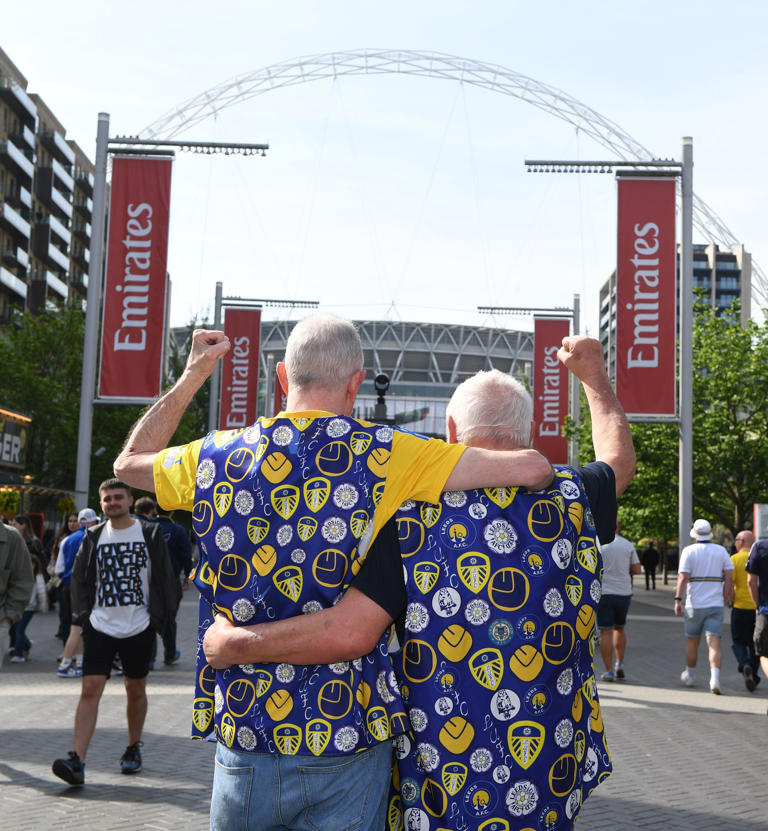 27 glorious pictures of Leeds United fans at Wembley ahead of Chelsea ...