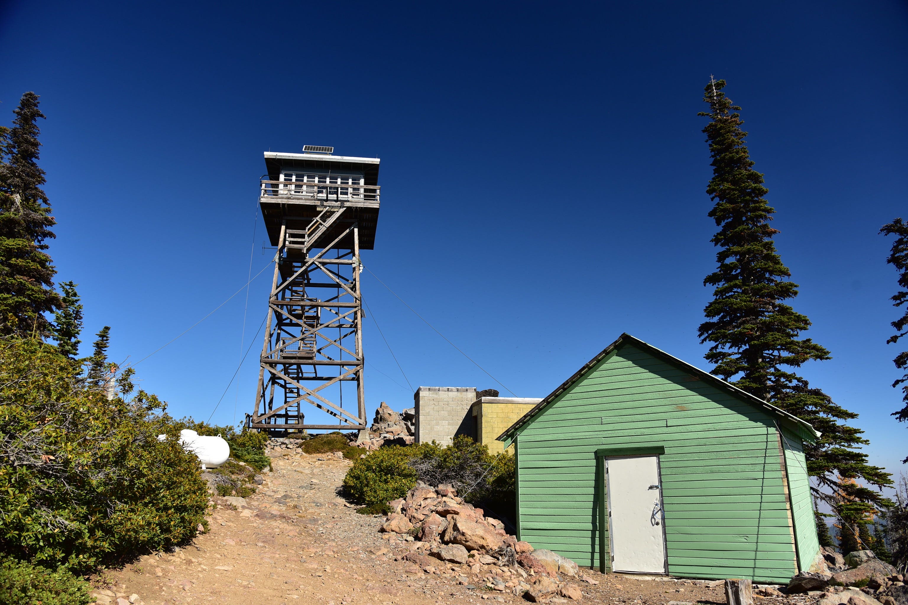 Beloved Mount Hood fire lookout burns down in Grasshopper Fire