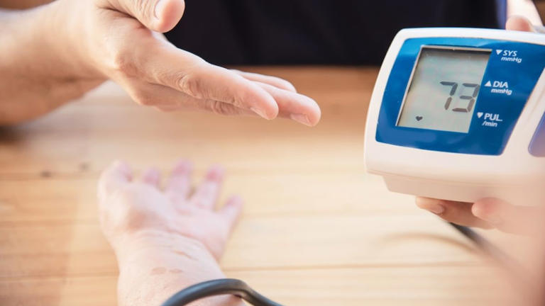High blood pressure in children: Causes, symptoms, warning signs ...