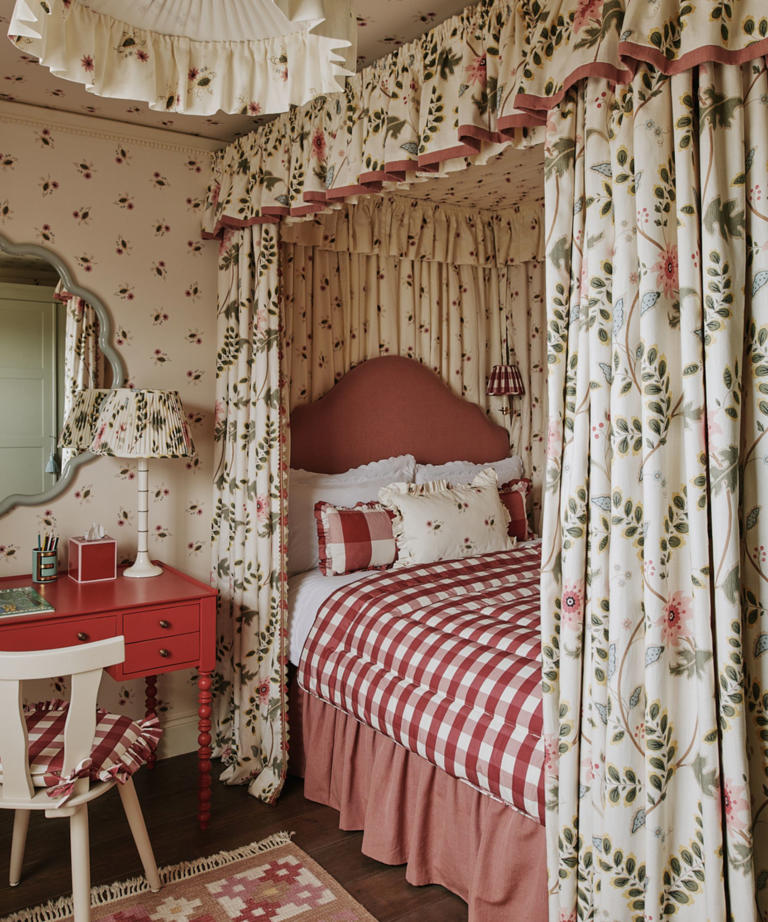 Designers explain why red and pink is a sophisticated color pairing
